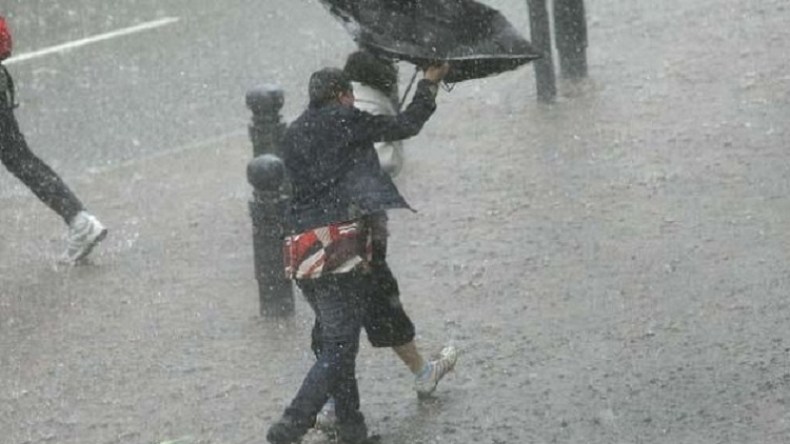 تحذيرات من رياح قوية على المناطق الساحلية