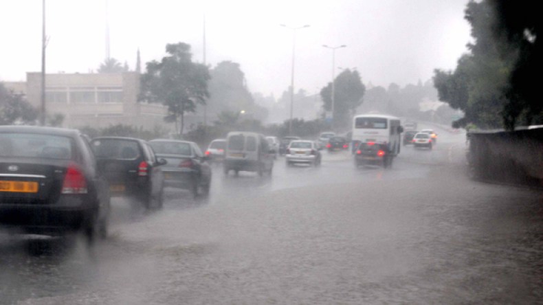 الأمطار تتسبب في انزلاقات أرضية بوهران ومستغانم