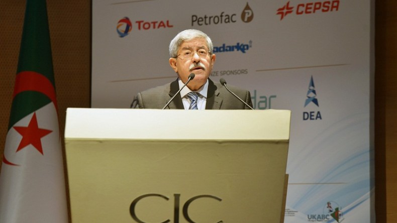 أويحيى: الجزائر ستصدر الطاقة الشمسية نحو أوروبا