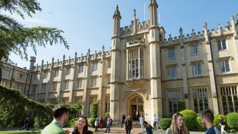 مرحبا بقادة المستقبل الجزائريين في المملكة المتحدة