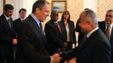 La Russie se pose en médiateur en recevant les émissaires de Kadhafi