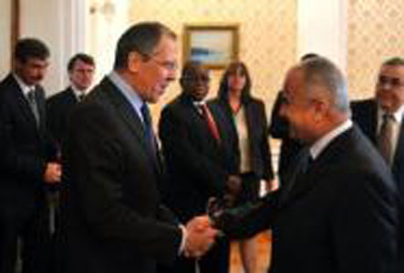 La Russie se pose en médiateur en recevant les émissaires de Kadhafi