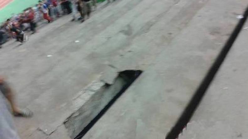 وفاة مناصرين وجرح آخر في انهيار مدرج بملعب “5 جويلية”