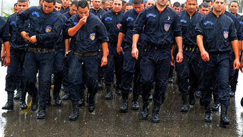 19‭ ‬مطلبا لمحتجي‮ ‬الشرطة‮ ‬يضع وزراء ومسؤولين في‮ ‬فم المدفع