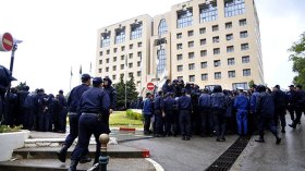 أعوان الشرطة ينقلون احتجاجهم إلى رئاسة الجمهورية