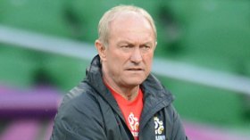 مدرب بولونيا يرمي المنشفة