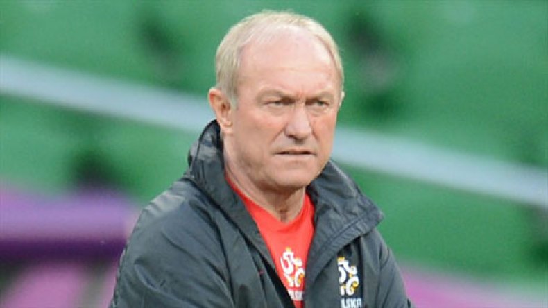 مدرب بولونيا يرمي المنشفة