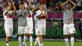 الصحف‭ ‬البولونية‭ ‬تُعلن‭ ‬الحداد‭ ‬لنهاية‭ ‬الحلم