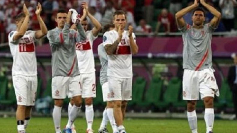 الصحف‭ ‬البولونية‭ ‬تُعلن‭ ‬الحداد‭ ‬لنهاية‭ ‬الحلم