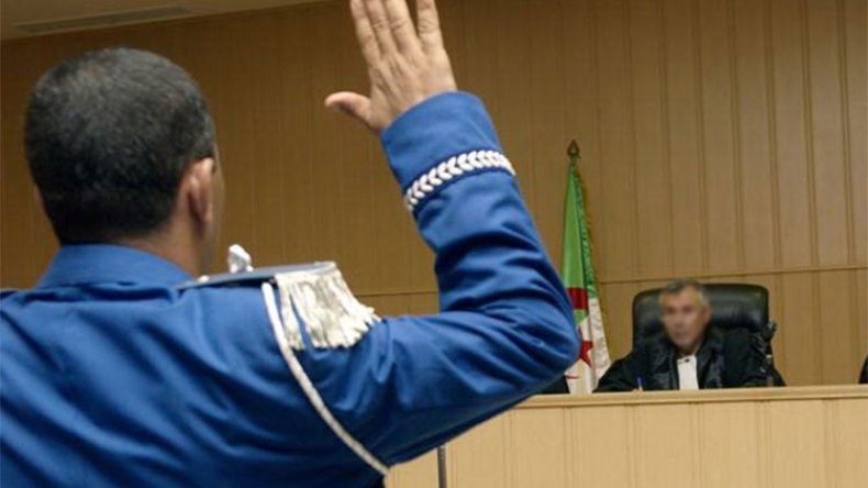 ملازمون أوائل للشرطة يؤدون اليمين القانونية