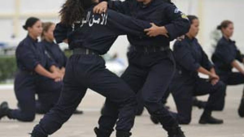 شرطيات في فرق التدخل وقوات مكافحة الشغب والتخريب