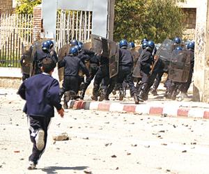 Security forces threatened to death while performing their duties