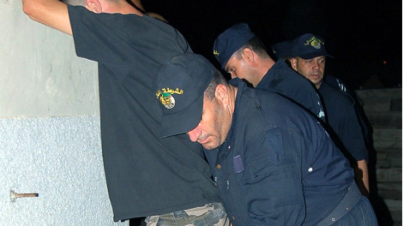 توقيف منتحلي صفة فرقة مكافحة التهرب الضريبي وتبييض الأموال