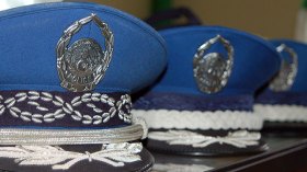 ضابط يعتدي على مفتش شرطة بقضيب حديدي