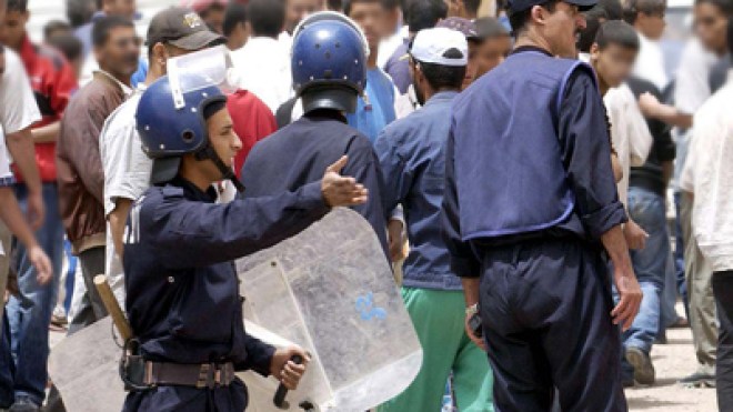 اعتداء بالخناجر على محافظ للشرطة بأمن براقي