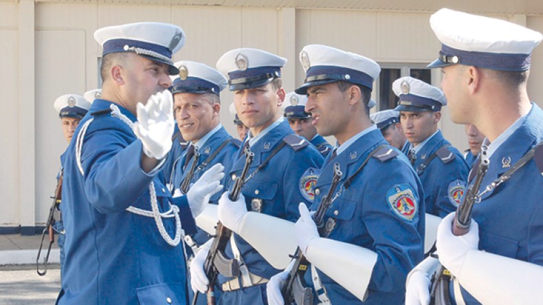 لا أكل ولا هاتف ولا تسوّق بزي الشّرطة