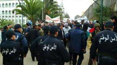 Algerian students clash with Palestinians inside a campus