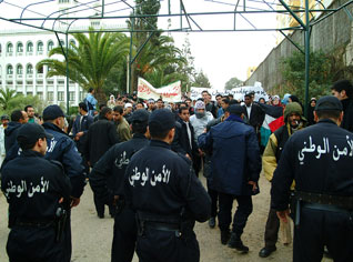 Algerian students clash with Palestinians inside a campus