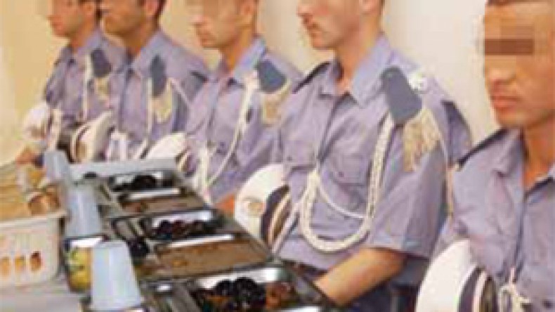 وجبات سريعة وتأهب دائم لمواجهة التهريب والإرهاب