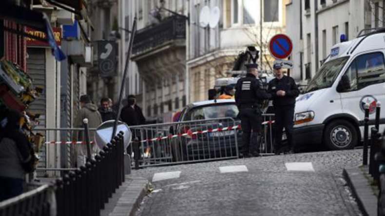 مقتل شخص هاجم مركز شرطة في باريس بسكين