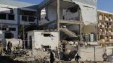 A traditional bomb hits guardâ€™s headquarter