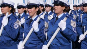 ارتداء الشرطيات للخمار خرق للقوانين