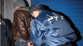 ضبط مسؤول سابق متلبس بتحويل سيارتين تابعتين للجنة