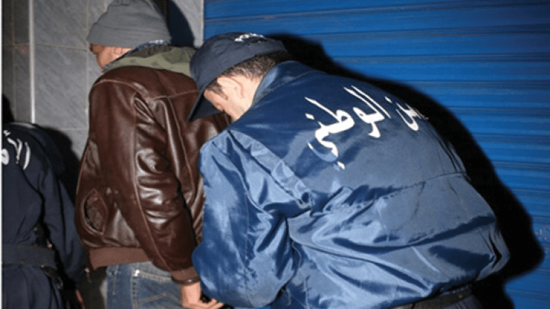 ضبط مسؤول سابق متلبس بتحويل سيارتين تابعتين للجنة