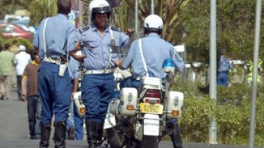 Algerian patrol escapes bomb blast