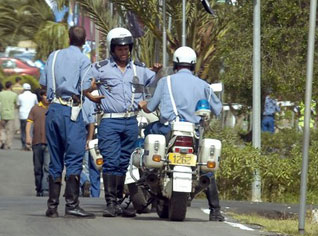 Algerian patrol escapes bomb blast