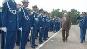 ترك رسالة فوق مكتبه وأجرى اتصالا قبل انتحاره