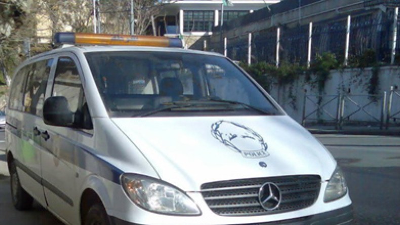 شرطي يقتل زميله وينحر فتاة ثم يطلق الرصاص على رأسه