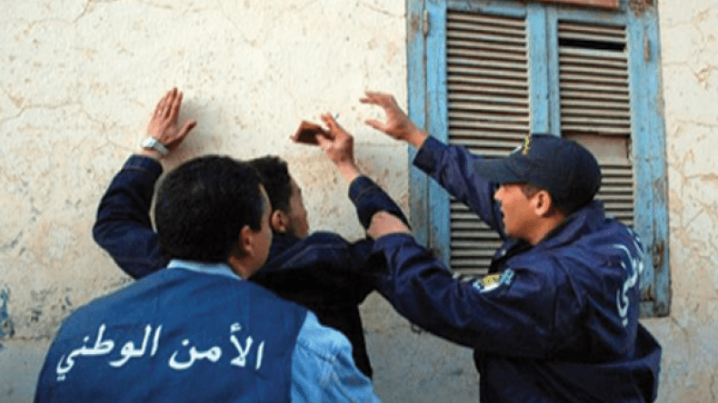 هكذا أطاح الأمن بشابّ أخفى المخدرات في ملابس رضيعه!