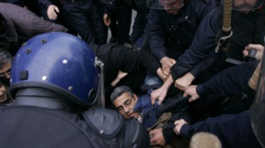 Marche à Alger : Des centaines de manifestants traqués par la police…le député Besbas se trouve dans  un état grave