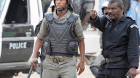 محاولة انقلابية في غينيا بعد ساعات من إعلان وفاة الرئيس