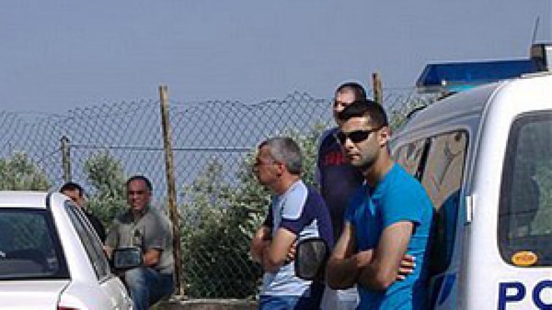 سيجارة تفجّر سيارة جماعية محمّلة بالبارود وتخّلف 13 جريحا