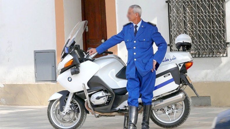 طعن شرطي بسكين بسبب مخالفة مرورية!