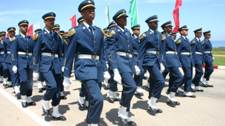 أربعون ألف شرطي وحوامتان ومسدسات كهربائية لتأمين الشواطئ