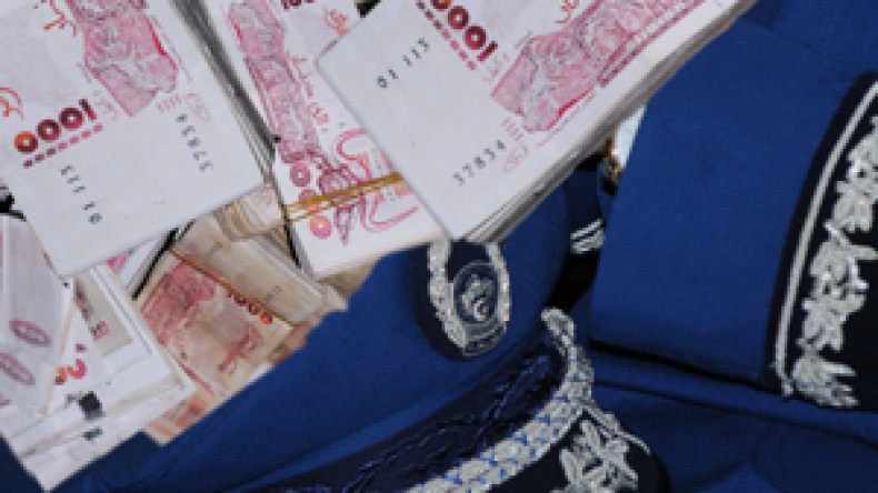 التحقيق مع ثلاثة أعوان شرطة بتهمة الرشوة بالعفرون