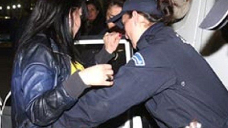 نساء يهرّبن الذهب ويسرقن المحلات ويسقن في حالة سكر!