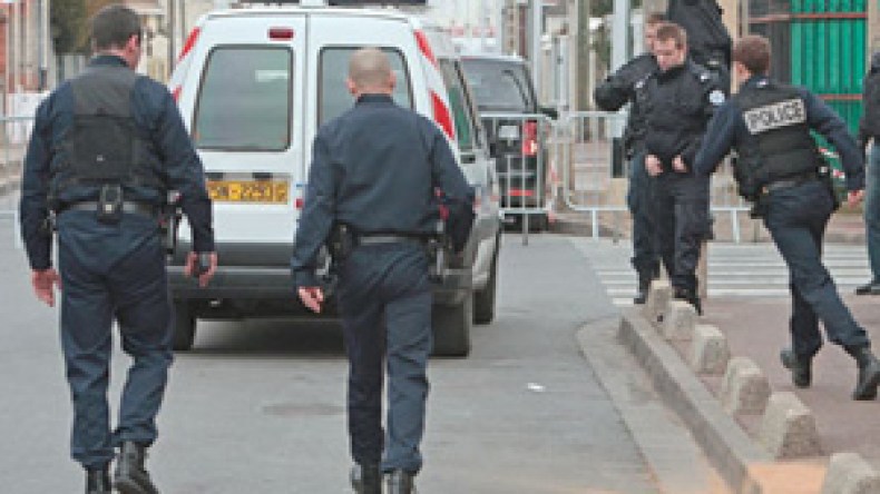 القضاء الفرنسي يحيل الجزائري جمال بغال و9 آخرين على التحقيق