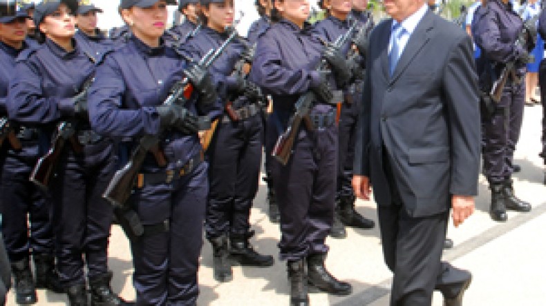 لأول مرة.. شرطيات للتمشيط ومطاردة الإرهابيين