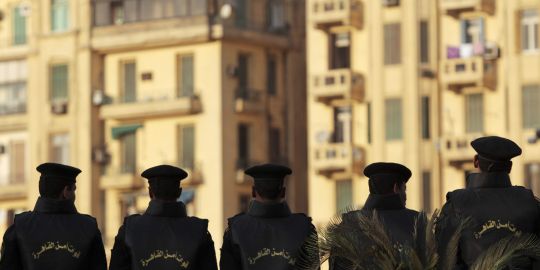 Tunisie: défilé de mode des policiers lors du point de presse gouvernemental