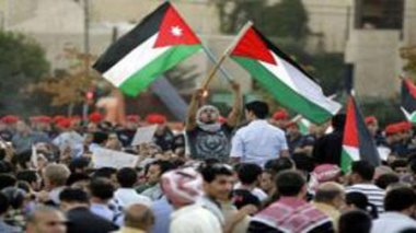 Des Libyens attaquent leur ambassade à Amman, tirs de gaz lacrymogènes