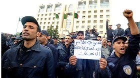 اجتماع وزاري‮ ‬الأحد المقبل للنظر في‮ ‬مطالب محتجّي‮ ‬الشرطة