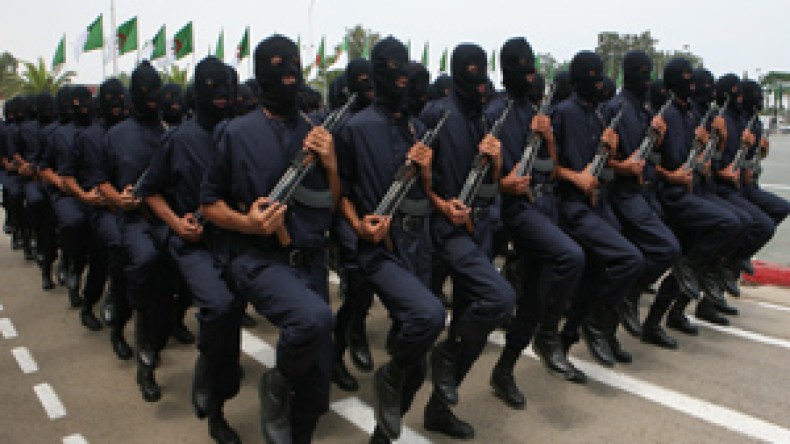 ‮”‬الأسود‭ ‬الزرق‮”‬‭ ‬لوقف‭ ‬سرطان‭ ‬الإرهاب‭ ‬والجريمة