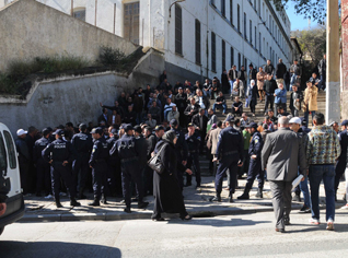 Algeria: Dismissed policemen ask for presidential amnesty