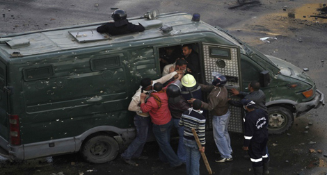 Égypte: cinq policiers condamnés pour violences contre des manifestants