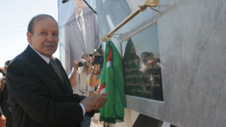 زيارة خاطفة إلى البويرة دون حضور شعبي