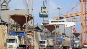 Une série d’explosions dans un port émirati, au moins sept pétroliers en feu